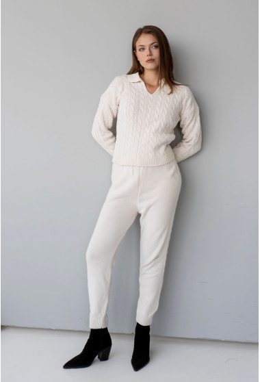 Молочный вязаный костюм поло коса. Maritel. Изображенние 6
