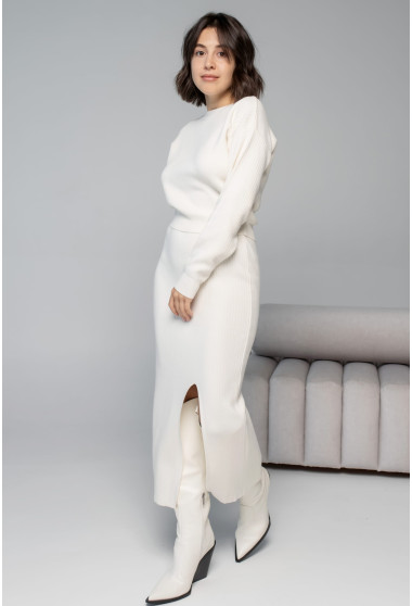 Молочний в'язаний костюм зі спідницею міді . Maritel. Зображення 10 Молочний в'язаний костюм зі спідницею міді . Maritel. Зображення 10