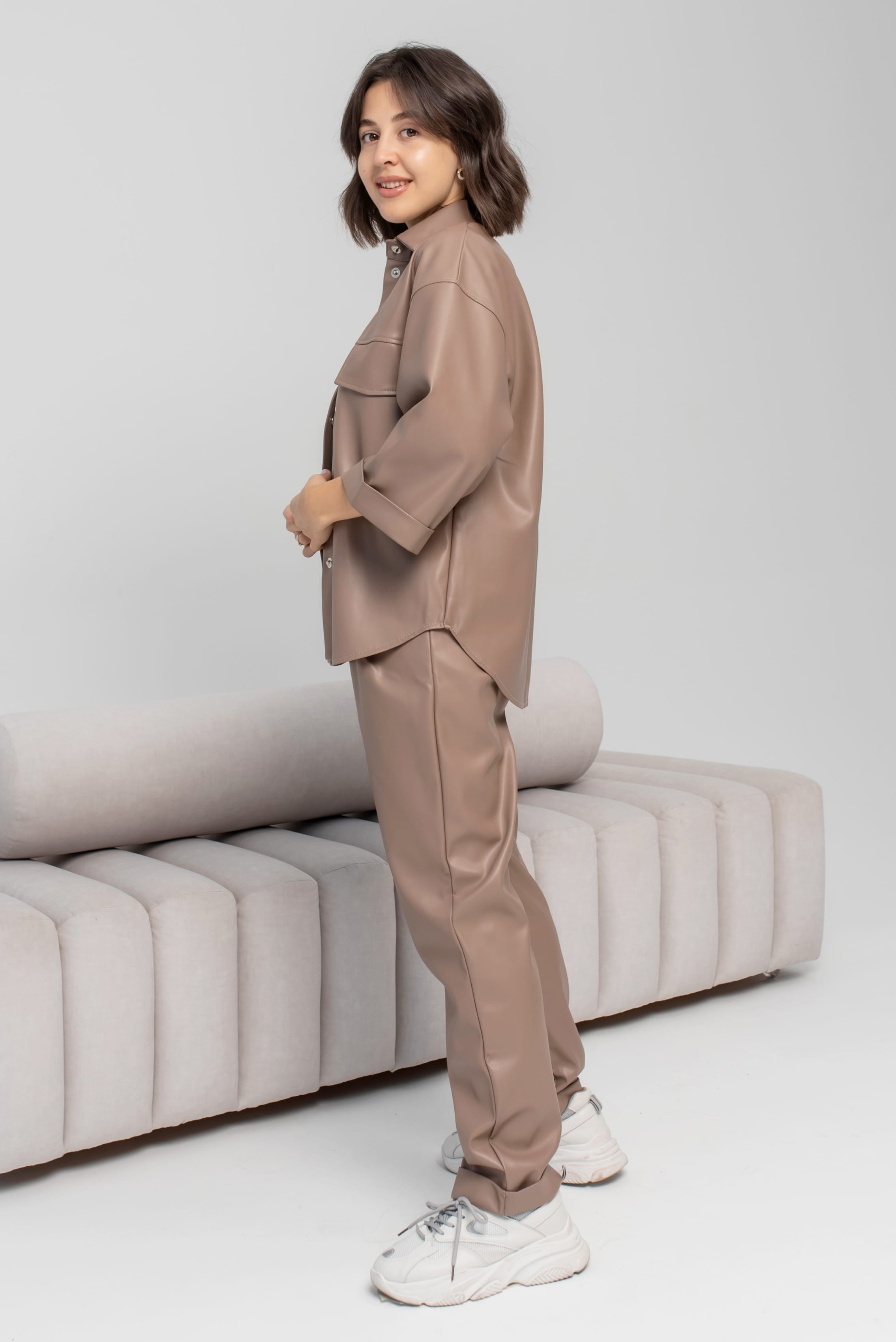 Бежевий костюм з еко шкіри —  363584. Maritel. Зображення 1