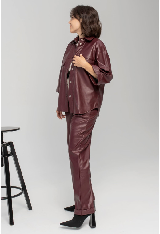 Бордовий костюм з екошкіри — 633987. Maritel. Зображення 1 Бордовий костюм з екошкіри — 633987. Maritel. Зображення 1