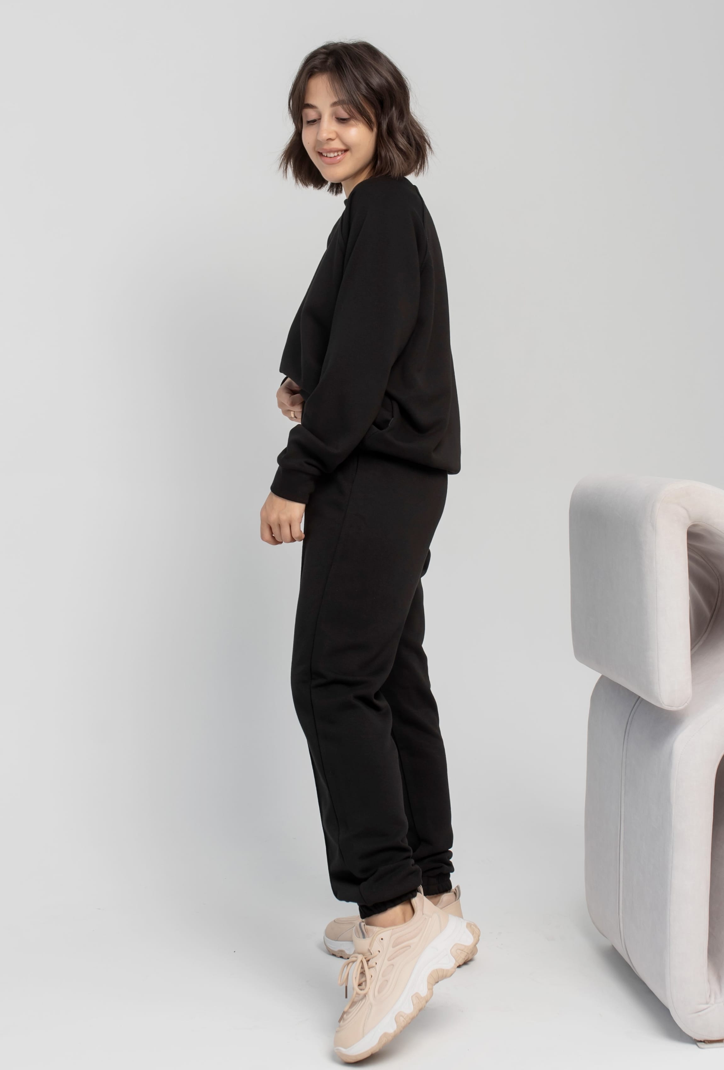 Черный спортивный костюм с отстрочкой —  287277. Maritel. Изображенние 2