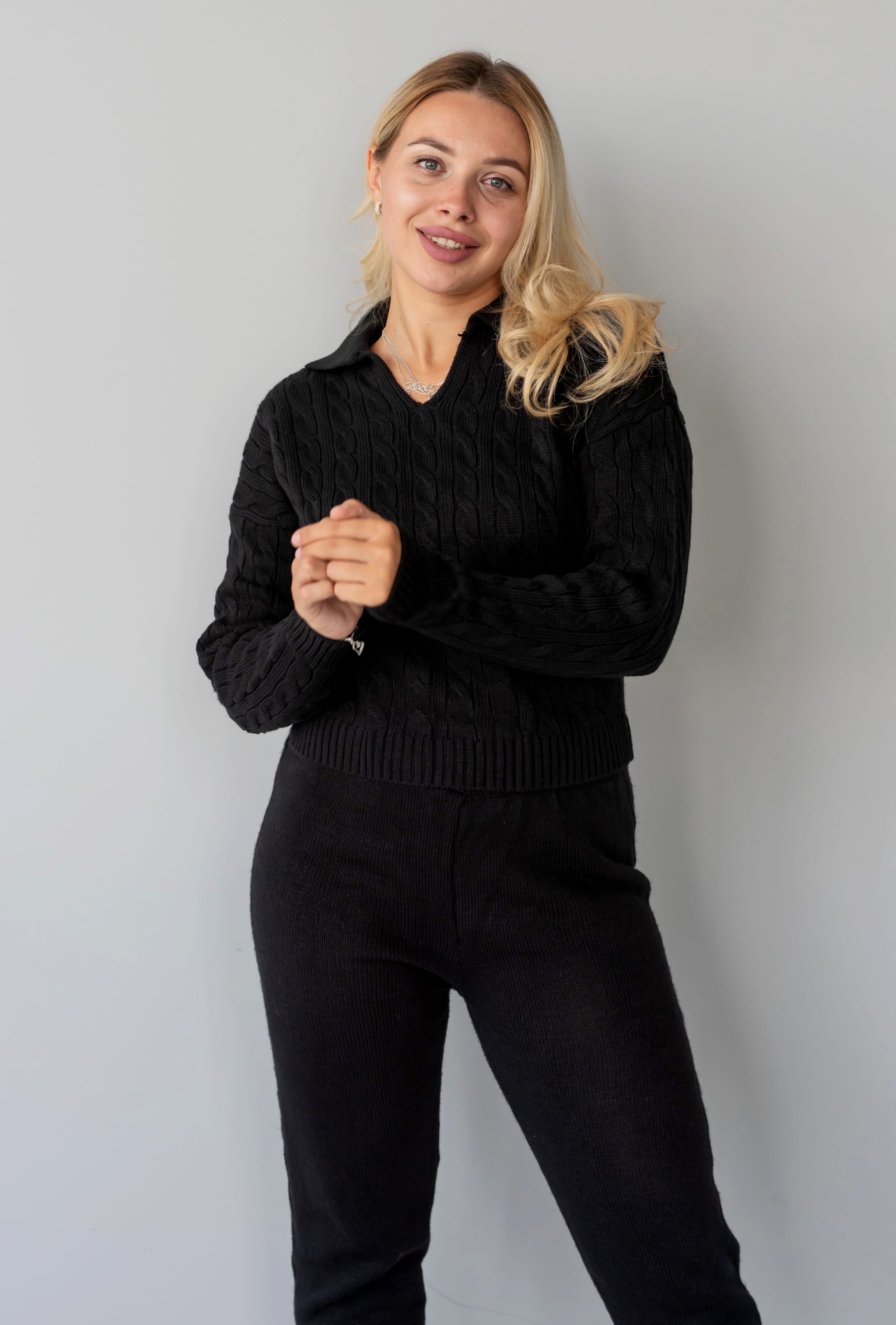 Чорний в'язаний костюм поло коса — 547280. Maritel. Зображення 3 Чорний в'язаний костюм поло коса — 547280. Maritel. Зображення 3