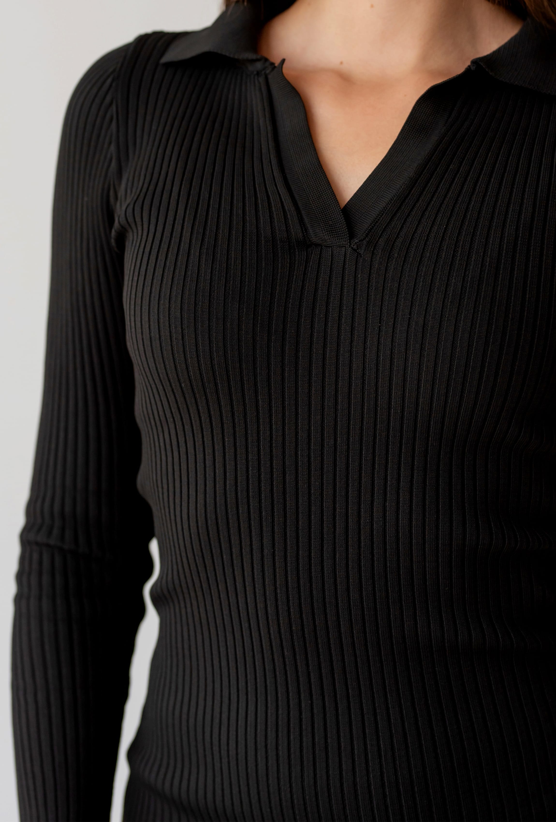 Черное платье поло — 986995. Maritel. Изображенние 2 Черное платье поло — 986995. Maritel. Изображенние 2