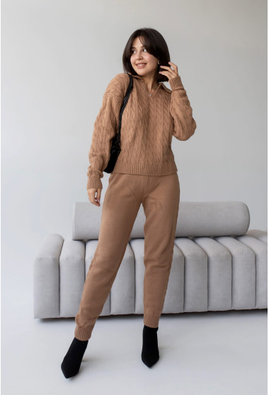 Коричневый вязаный костюм поло коса. Maritel. Изображенние 1