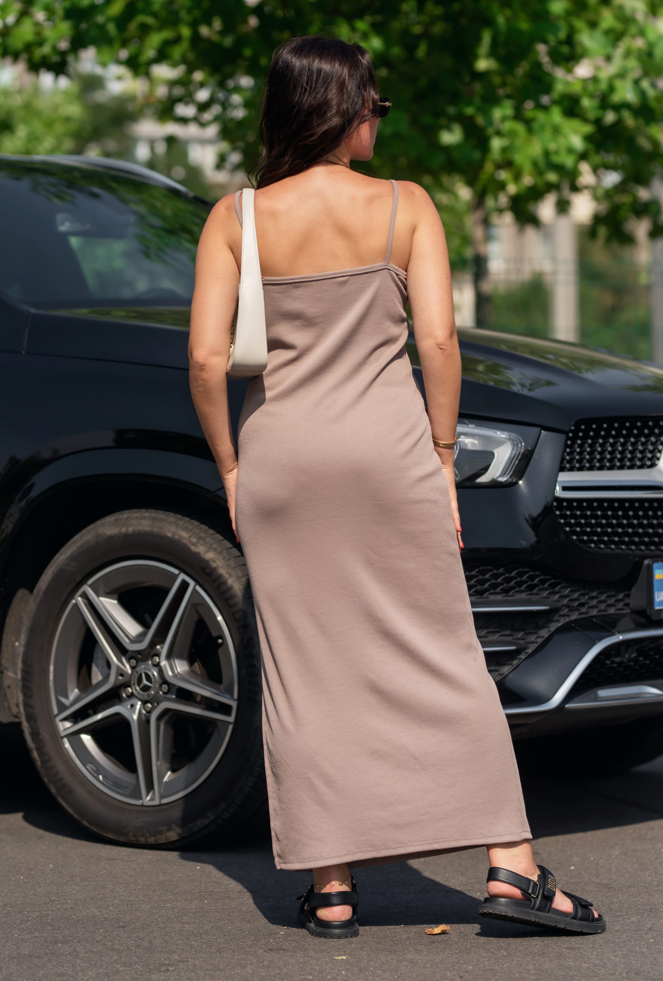 Бежевое платье в рубчик на бретелях —  266840. Maritel. Изображенние 1 Бежевое платье в рубчик на бретелях —  266840. Maritel. Изображенние 1