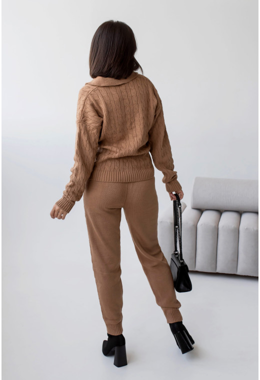 Коричневий в'язаний костюм поло коса — 769935. Maritel. Зображення 2 Коричневий в'язаний костюм поло коса — 769935. Maritel. Зображення 2