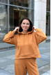 Оранжевый костюм петля с укороченной кофтой — 414385. Maritel. Изображенние 1 Оранжевый костюм петля с укороченной кофтой — 414385. Maritel. Изображенние 1