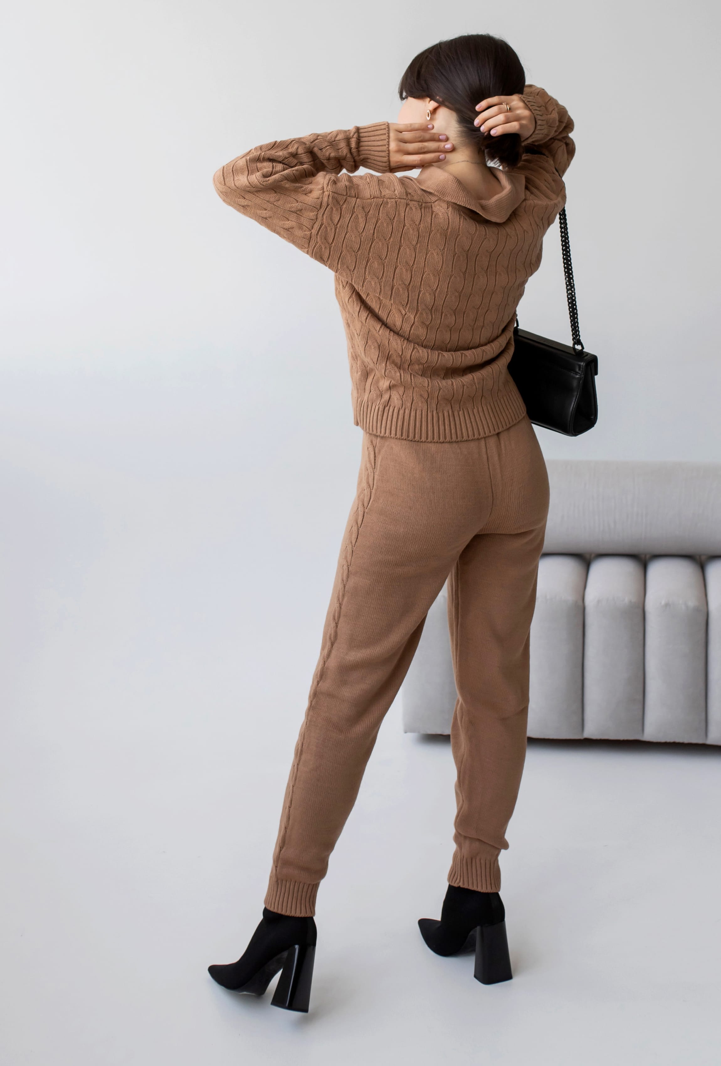 Коричневий в'язаний костюм поло коса — 769935. Maritel. Зображення 3 Коричневий в'язаний костюм поло коса — 769935. Maritel. Зображення 3