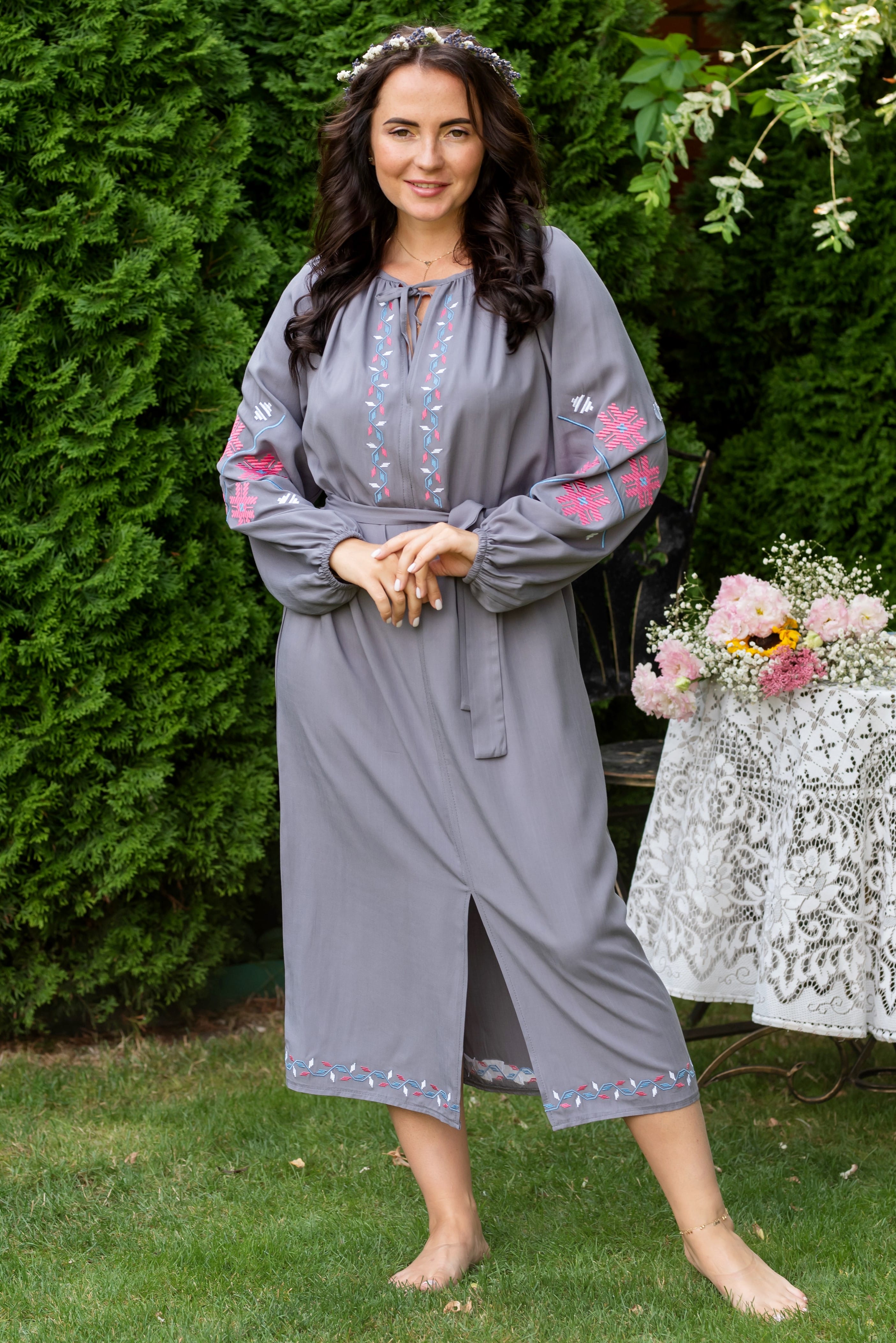 Серое платье Украина с вишивкой —  454120. Maritel Серое платье Украина с вишивкой —  454120. Maritel