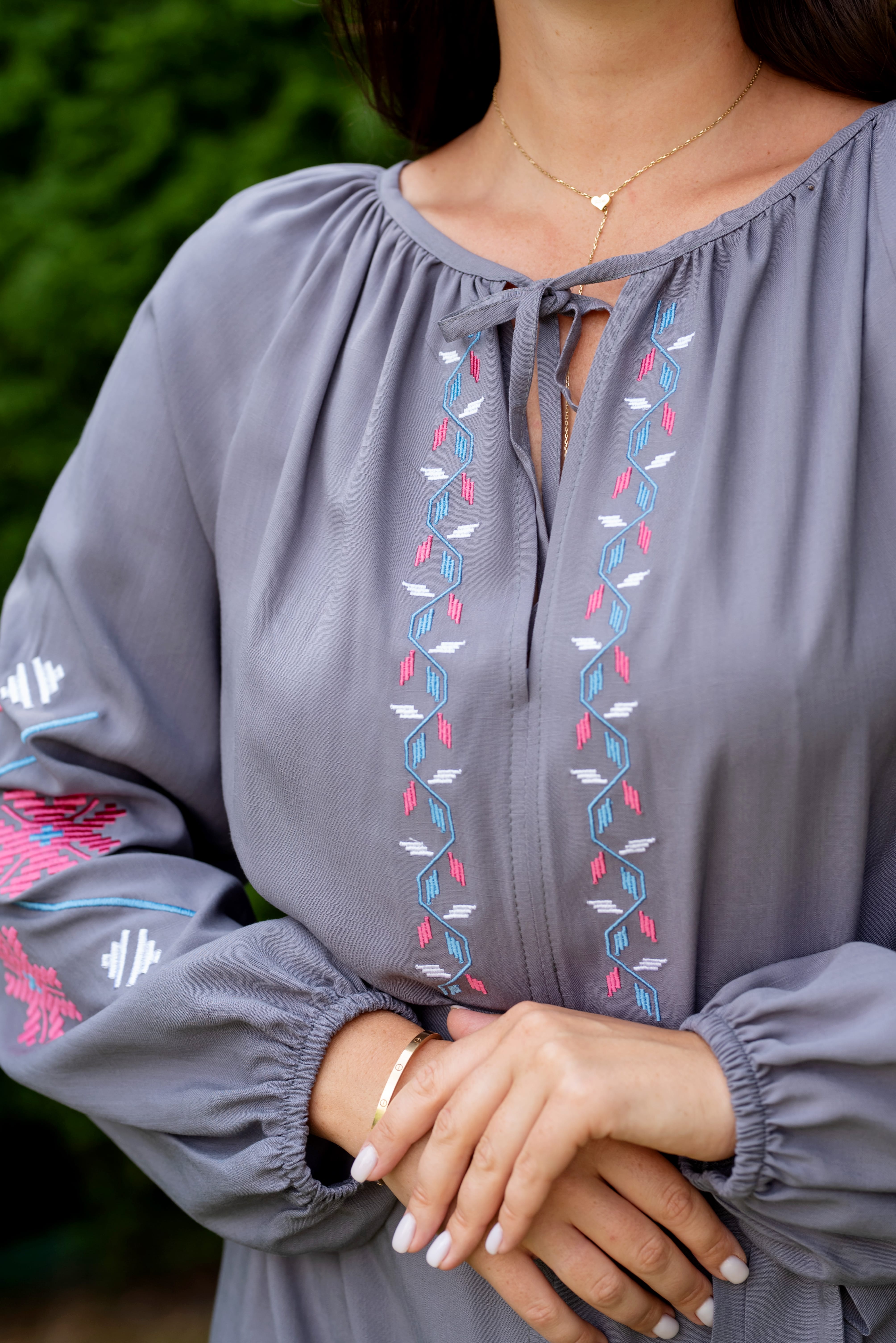 Серое платье Украина с вишивкой —  454120. Maritel. Изображенние 2 Серое платье Украина с вишивкой —  454120. Maritel. Изображенние 2