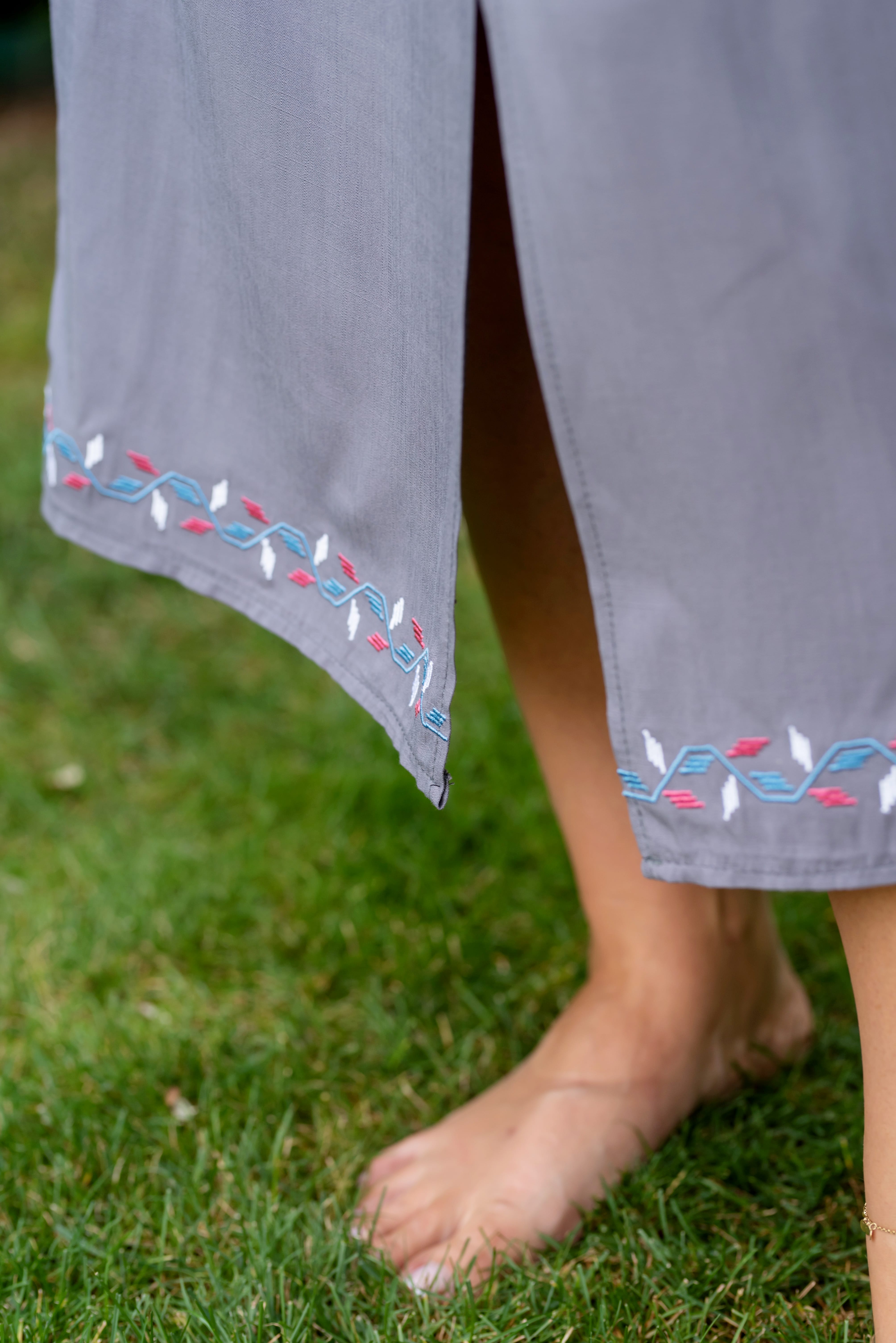 Серое платье Украина с вишивкой —  454120. Maritel. Изображенние 3 Серое платье Украина с вишивкой —  454120. Maritel. Изображенние 3