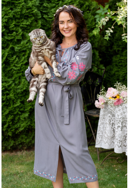 Сіра сукня Україна з вишивкою — 454120. Maritel. Зображення 5 Сіра сукня Україна з вишивкою — 454120. Maritel. Зображення 5