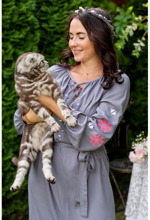 Сіра сукня Україна з вишивкою — 454120. Maritel. Зображення 6 Сіра сукня Україна з вишивкою — 454120. Maritel. Зображення 6