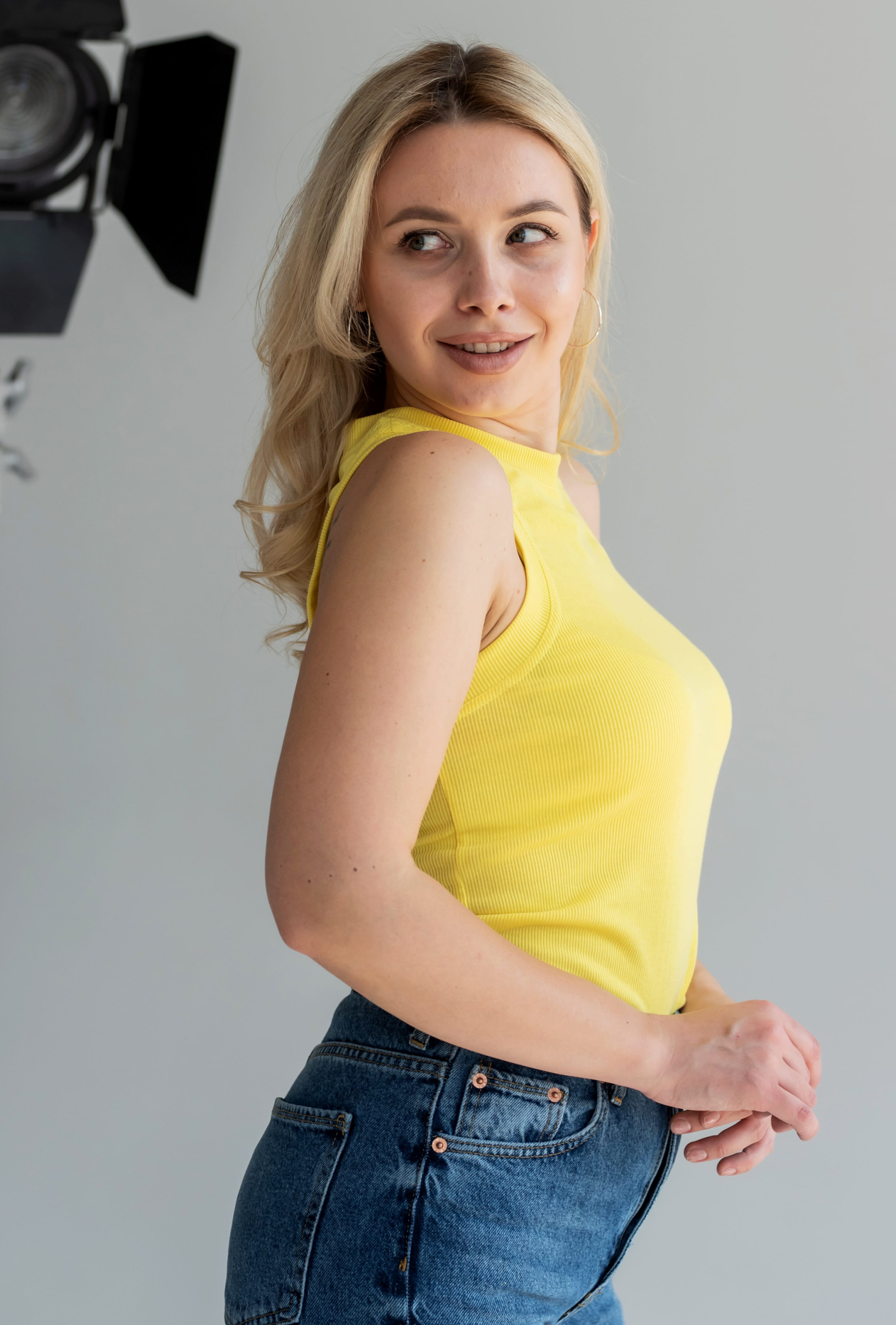 Желтая майка в рубчик —  692782. Maritel. Изображенние 2 Желтая майка в рубчик —  692782. Maritel. Изображенние 2