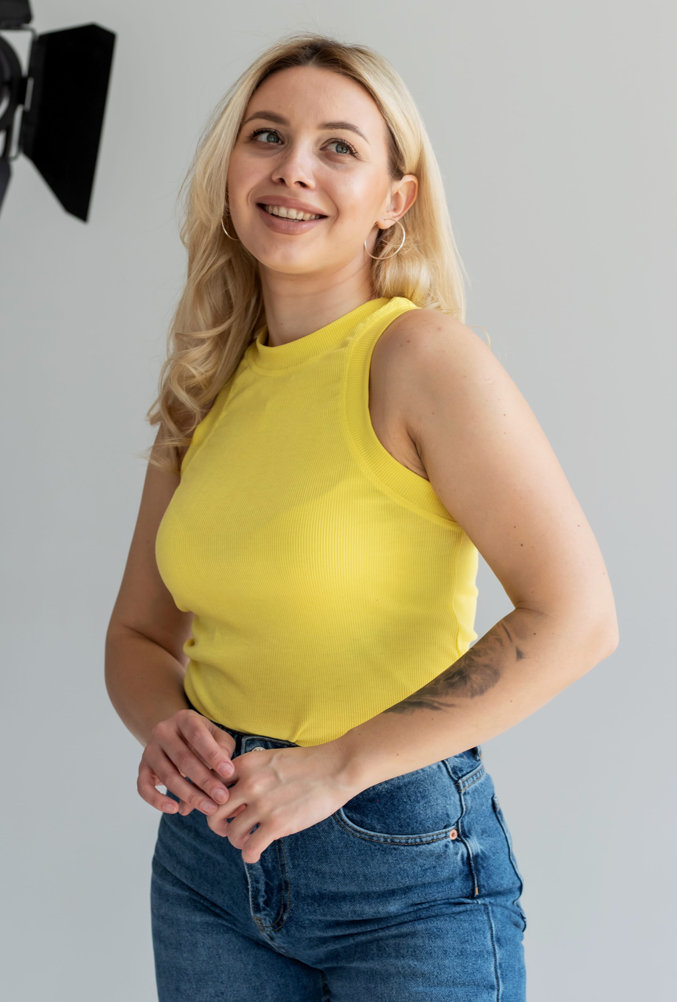 Желтая майка в рубчик —  692782. Maritel. Изображенние 1 Желтая майка в рубчик —  692782. Maritel. Изображенние 1