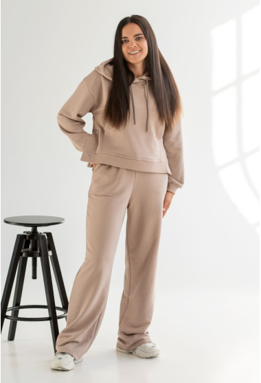 Бежевый костюм петля с укороченной кофтой . Maritel. Изображенние 2