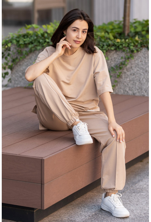 Бежевий костюм двонитка — 747619. Maritel. Зображення 1 Бежевий костюм двонитка — 747619. Maritel. Зображення 1