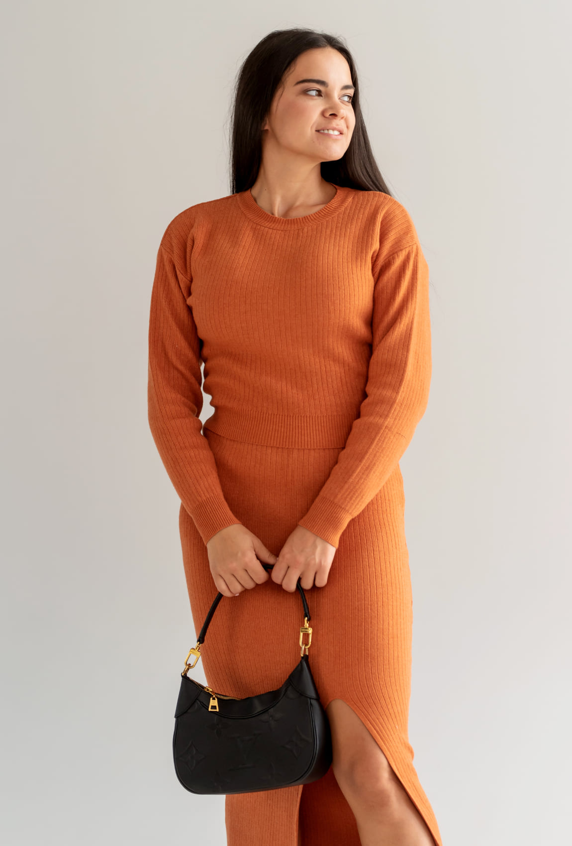 Коричневий костюм в'язка зі спідницею міді — 338796. Maritel. Зображення 2 Коричневий костюм в'язка зі спідницею міді — 338796. Maritel. Зображення 2