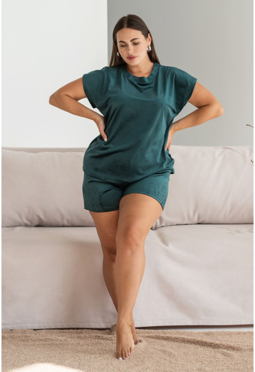 Изумрудная велюровая пижама обри с шортами — 107337. Maritel. Изображенние 1 Изумрудная велюровая пижама обри с шортами — 107337. Maritel. Изображенние 1