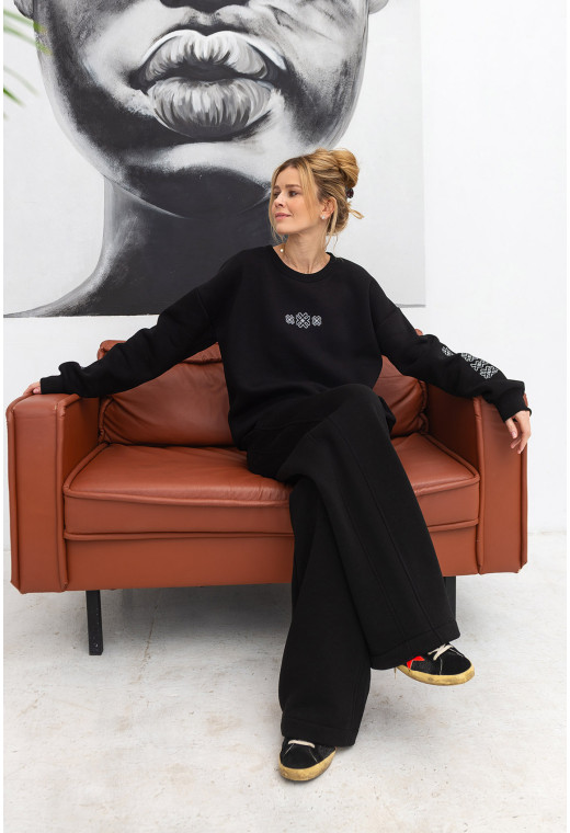 Черный костюм футер с вышивкой — 196188. Maritel. Изображенние 5 Черный костюм футер с вышивкой — 196188. Maritel. Изображенние 5