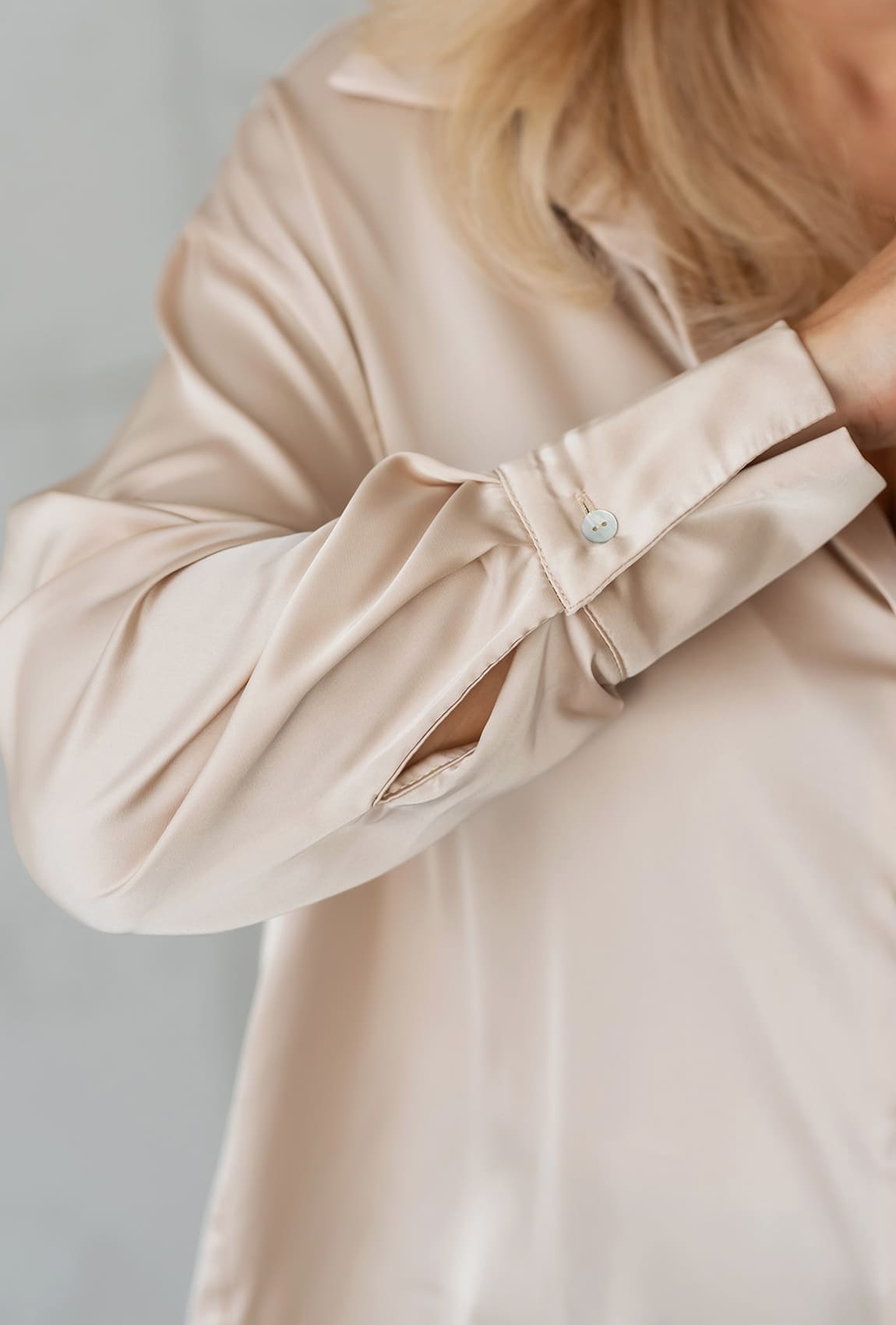 Бежевая шелковая рубашка — 927545. Maritel. Изображенние 3 Бежевая шелковая рубашка — 927545. Maritel. Изображенние 3