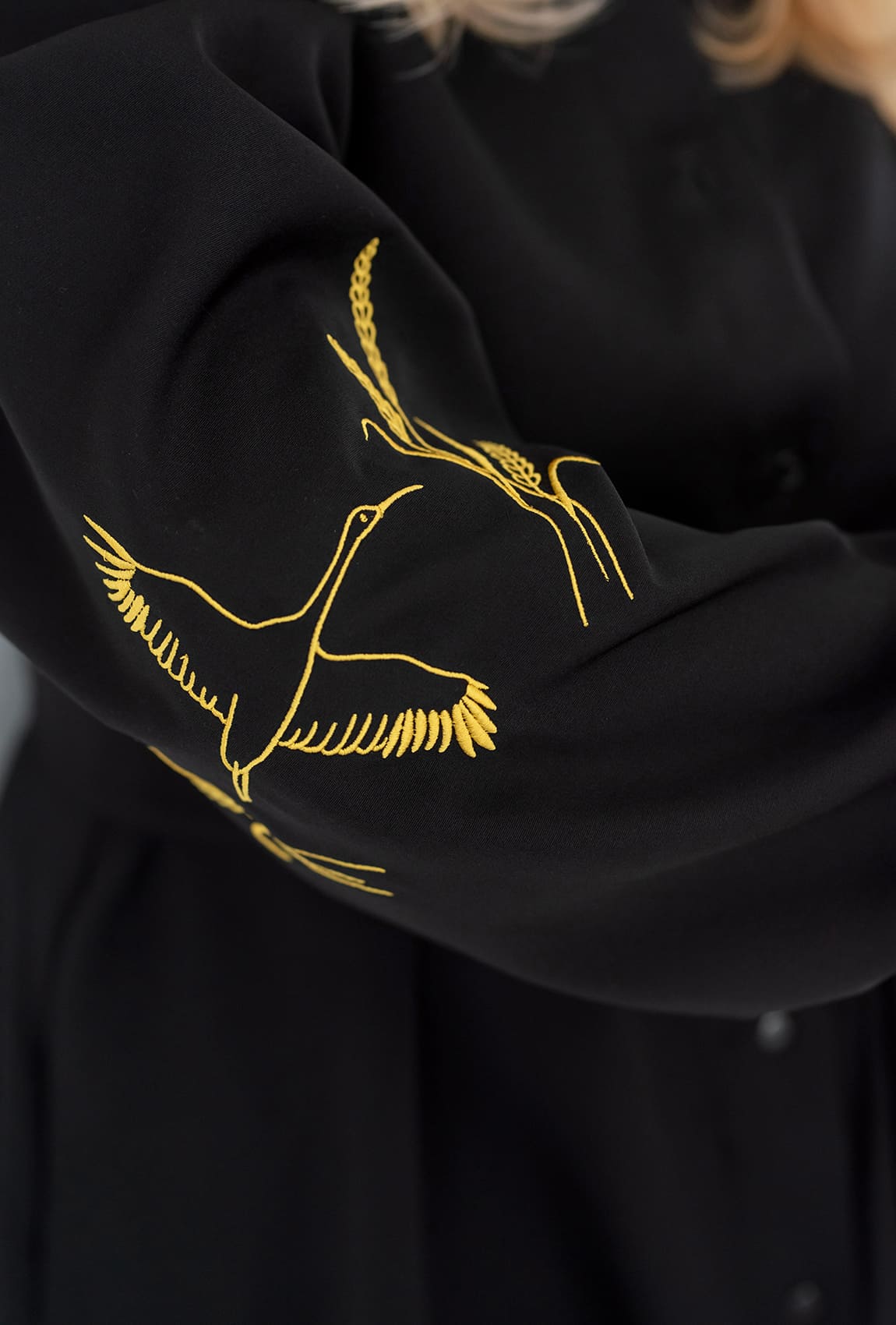 Чорна сукня з лелекою 2023 —  886835. Maritel. Зображення 4