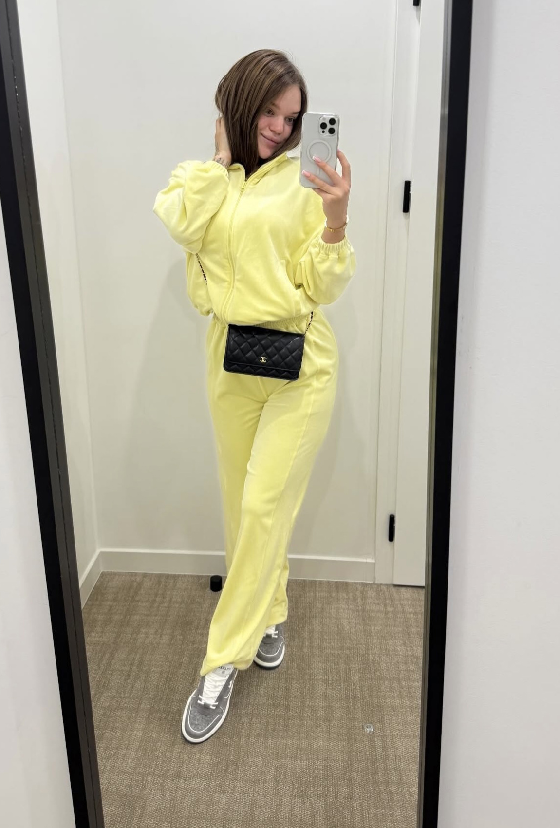 Лимонный велюровый костюм — 543326. Maritel Лимонный велюровый костюм — 543326. Maritel