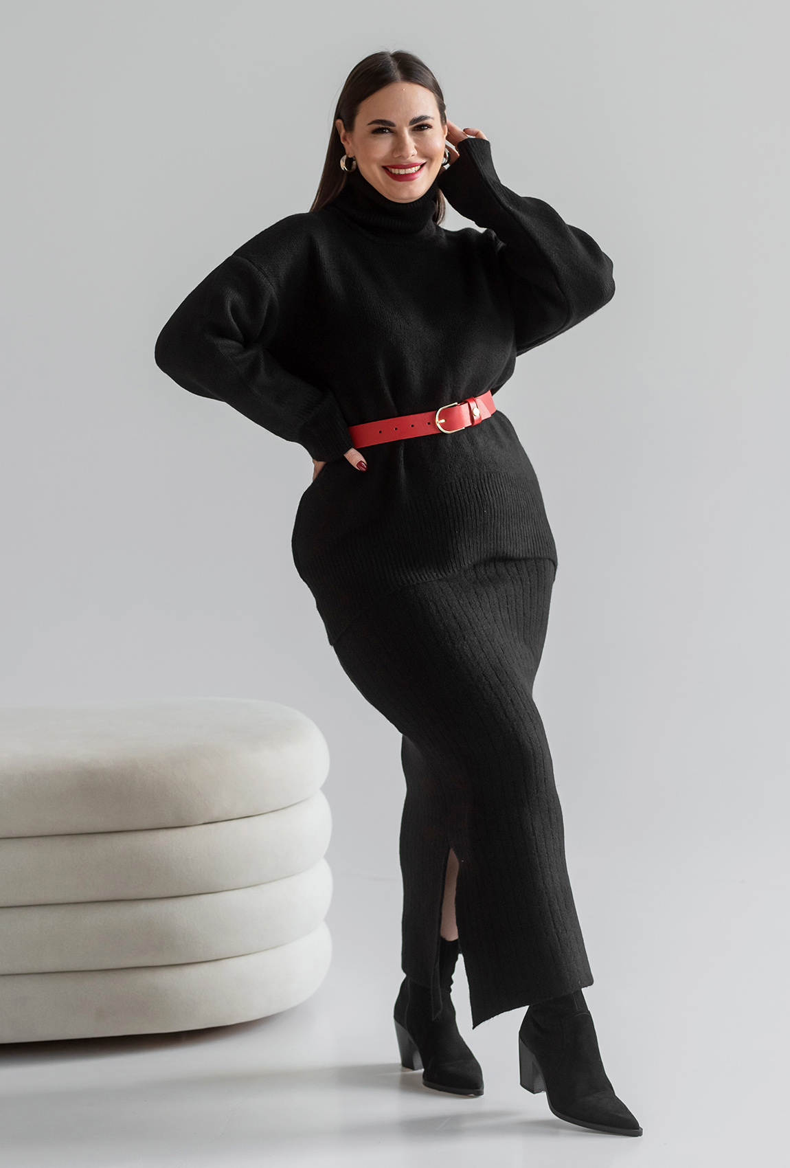 Черный вязаный костюм с юбкой —  564806. Maritel