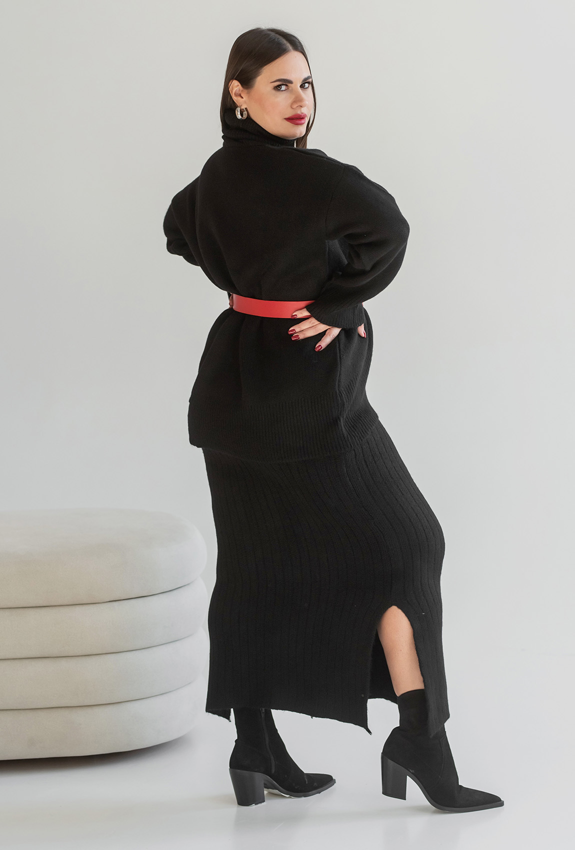 Черный вязаный костюм с юбкой —  564806. Maritel. Изображенние 1