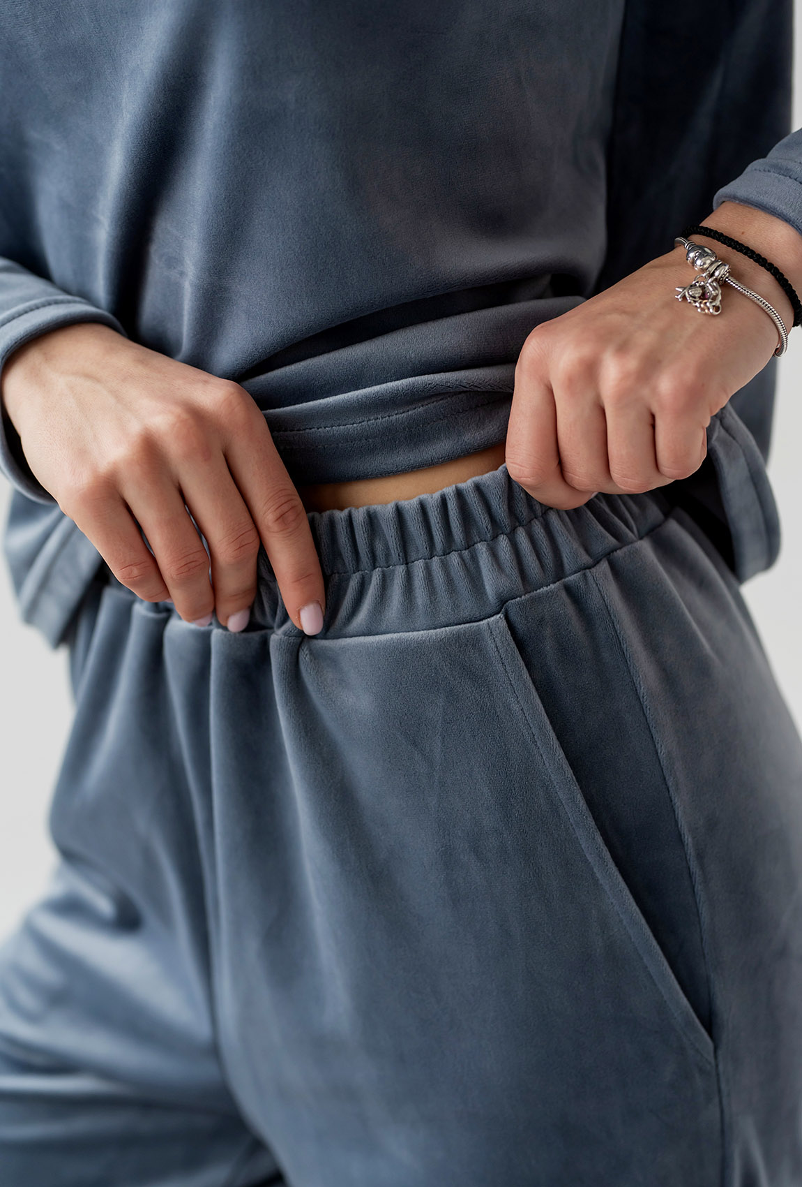 Сірий домашній велюровий костюм —  169663. Maritel. Зображення 3