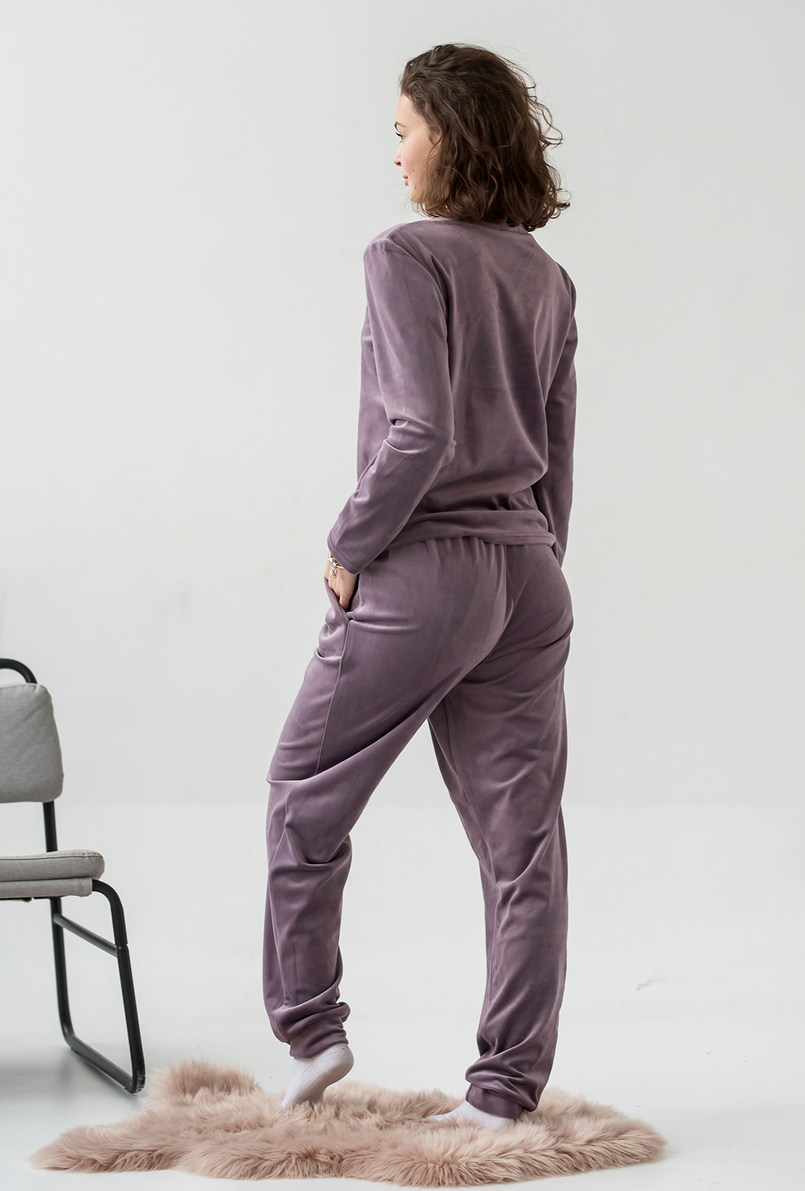 Лиловый домашний велюровый костюм —  766822. Maritel. Изображенние 1 Лиловый домашний велюровый костюм —  766822. Maritel. Изображенние 1