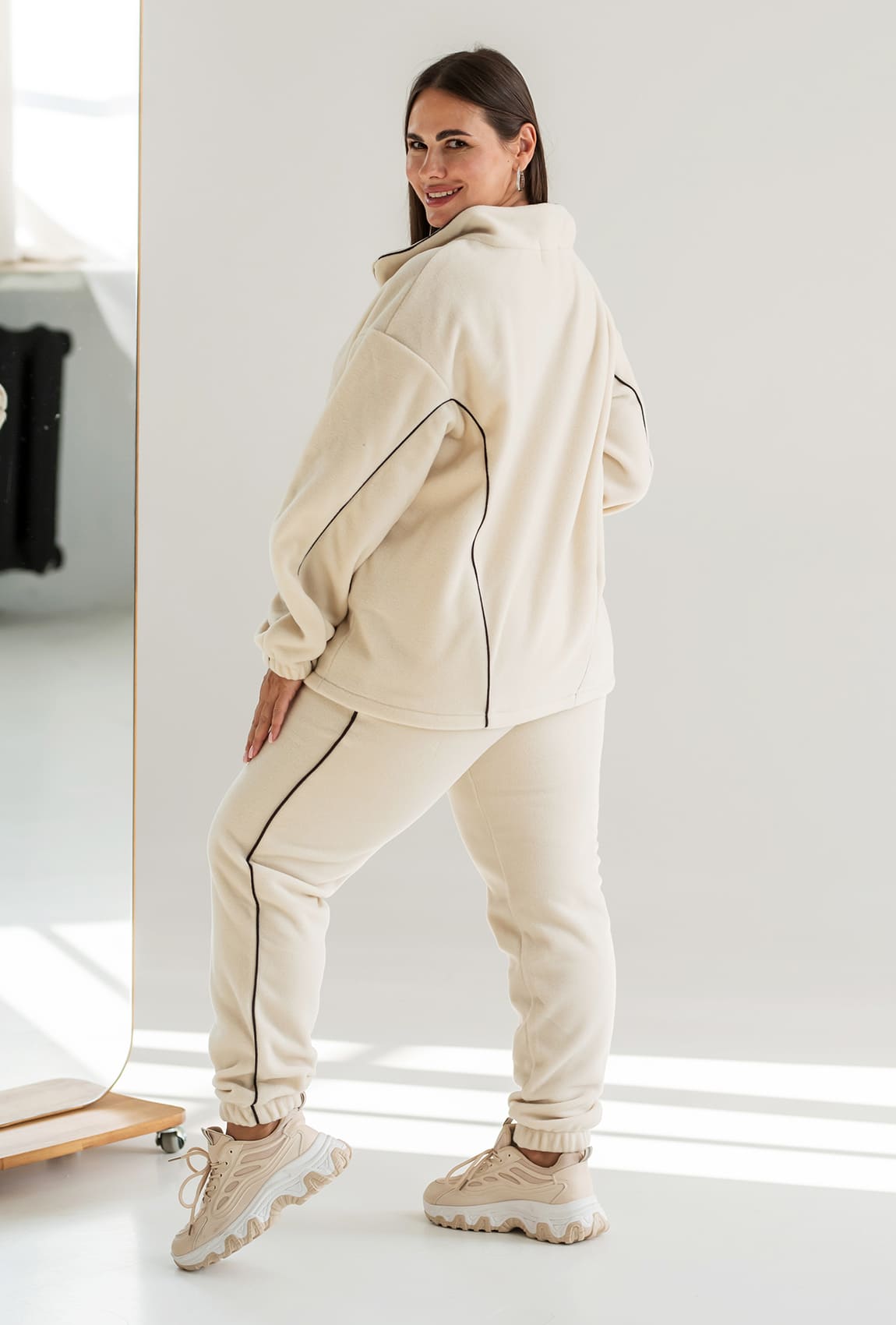 Бежевый костюм флис с кантом — 276027. Maritel. Изображенние 1 Бежевый костюм флис с кантом — 276027. Maritel. Изображенние 1
