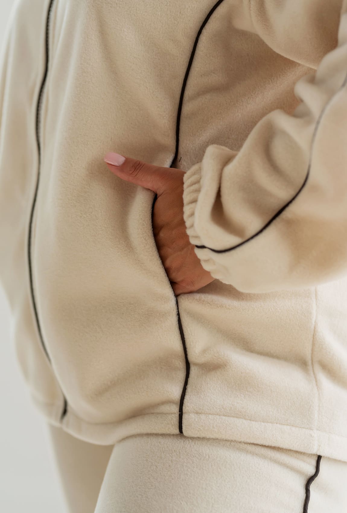 Бежевый костюм флис с кантом — 276027. Maritel. Изображенние 3 Бежевый костюм флис с кантом — 276027. Maritel. Изображенние 3