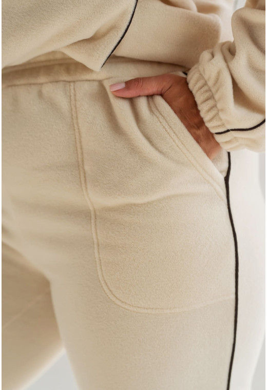 Бежевый костюм флис с кантом — 276027. Maritel. Изображенние 4 Бежевый костюм флис с кантом — 276027. Maritel. Изображенние 4