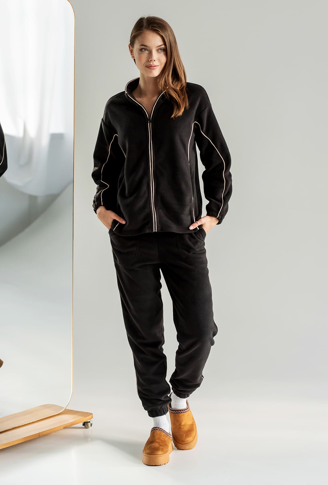 Черный костюм флис с кантом —  388615. Maritel