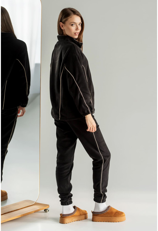 Черный костюм флис с кантом — 388615. Maritel. Изображенние 1 Черный костюм флис с кантом — 388615. Maritel. Изображенние 1
