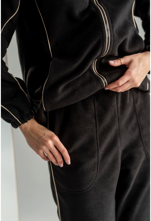 Черный костюм флис с кантом — 388615. Maritel. Изображенние 2 Черный костюм флис с кантом — 388615. Maritel. Изображенние 2