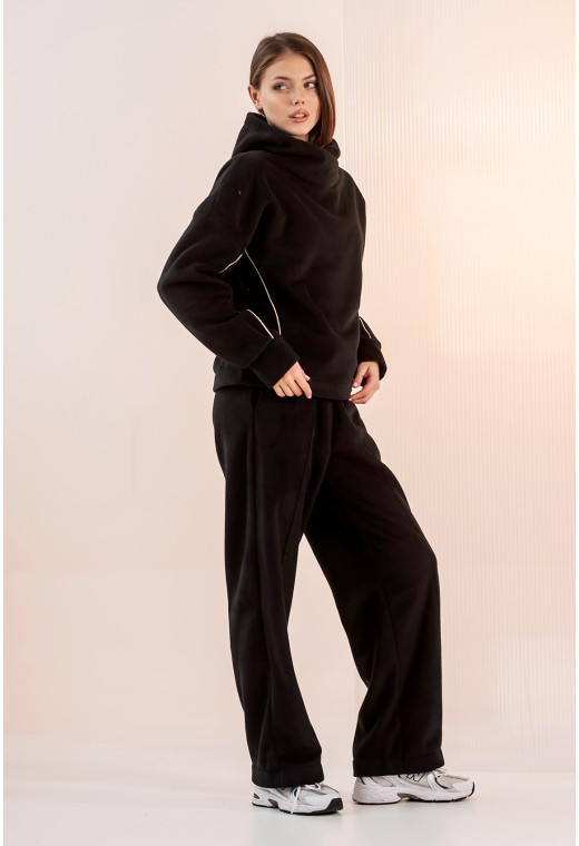 Черный костюм флис с капюшоном — 428498. Maritel. Изображенние 1 Черный костюм флис с капюшоном — 428498. Maritel. Изображенние 1