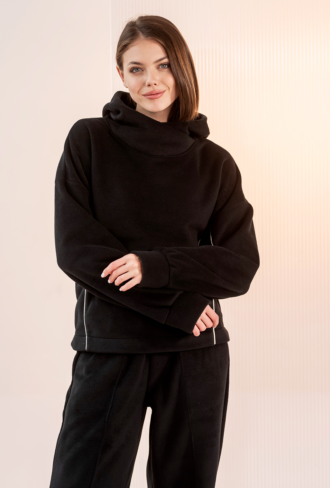 Чорний костюм фліс з капюшоном —  428498. Maritel. Зображення 3 Чорний костюм фліс з капюшоном —  428498. Maritel. Зображення 3