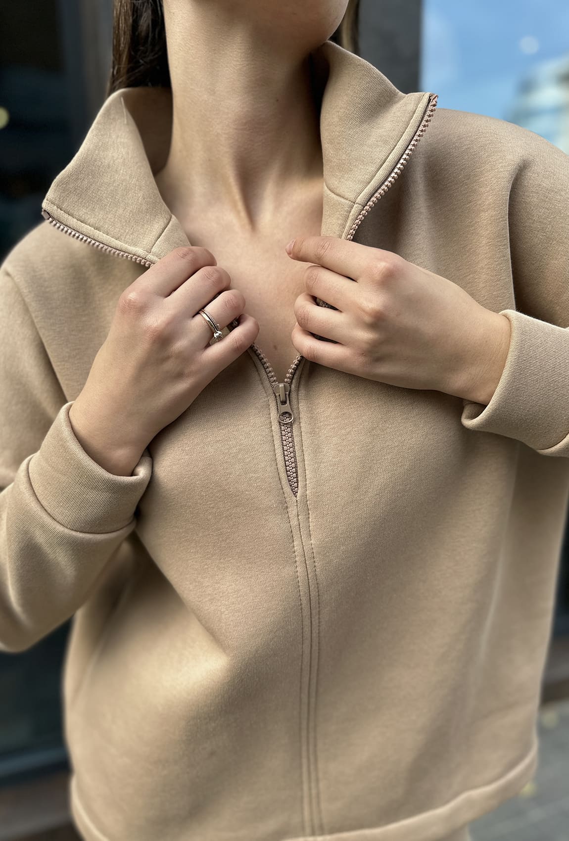 Бежевый костюм футер с молнией — 452795. Maritel. Изображенние 3 Бежевый костюм футер с молнией — 452795. Maritel. Изображенние 3