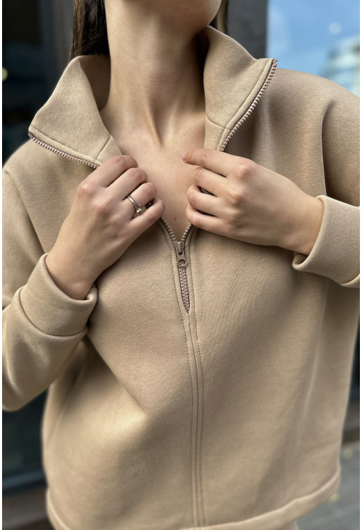 Бежевый костюм футер с молнией — 452795. Maritel. Изображенние 3 Бежевый костюм футер с молнией — 452795. Maritel. Изображенние 3