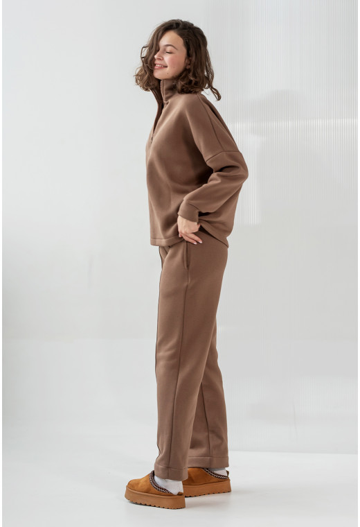Темно-бежевый костюм футер с молнией — 204626. Maritel. Изображенние 1 Темно-бежевый костюм футер с молнией — 204626. Maritel. Изображенние 1