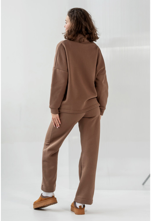 Темно-бежевый костюм футер с молнией — 204626. Maritel. Изображенние 2 Темно-бежевый костюм футер с молнией — 204626. Maritel. Изображенние 2