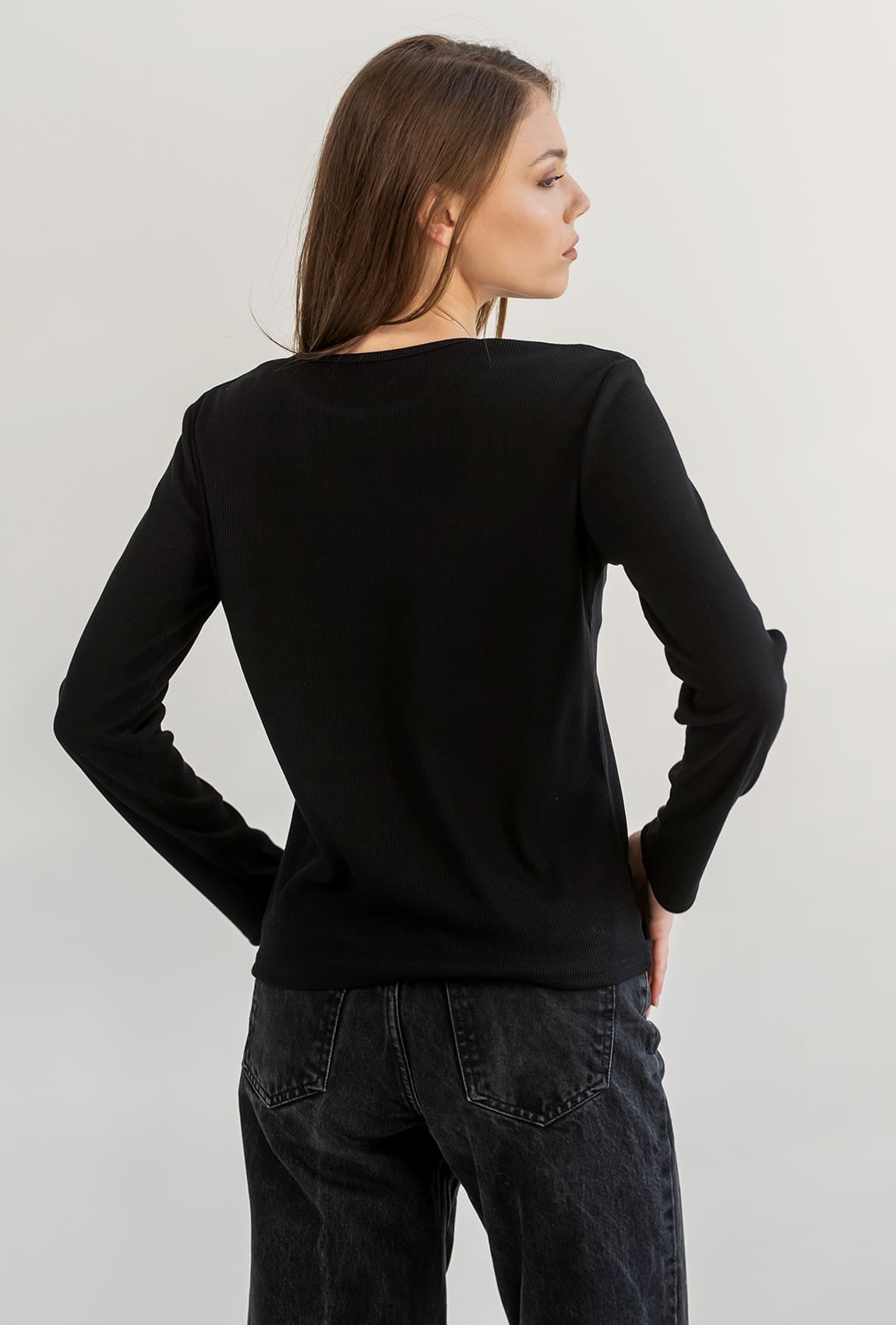 Черный лонгслив в рубчик —  168797. Maritel. Изображенние 1