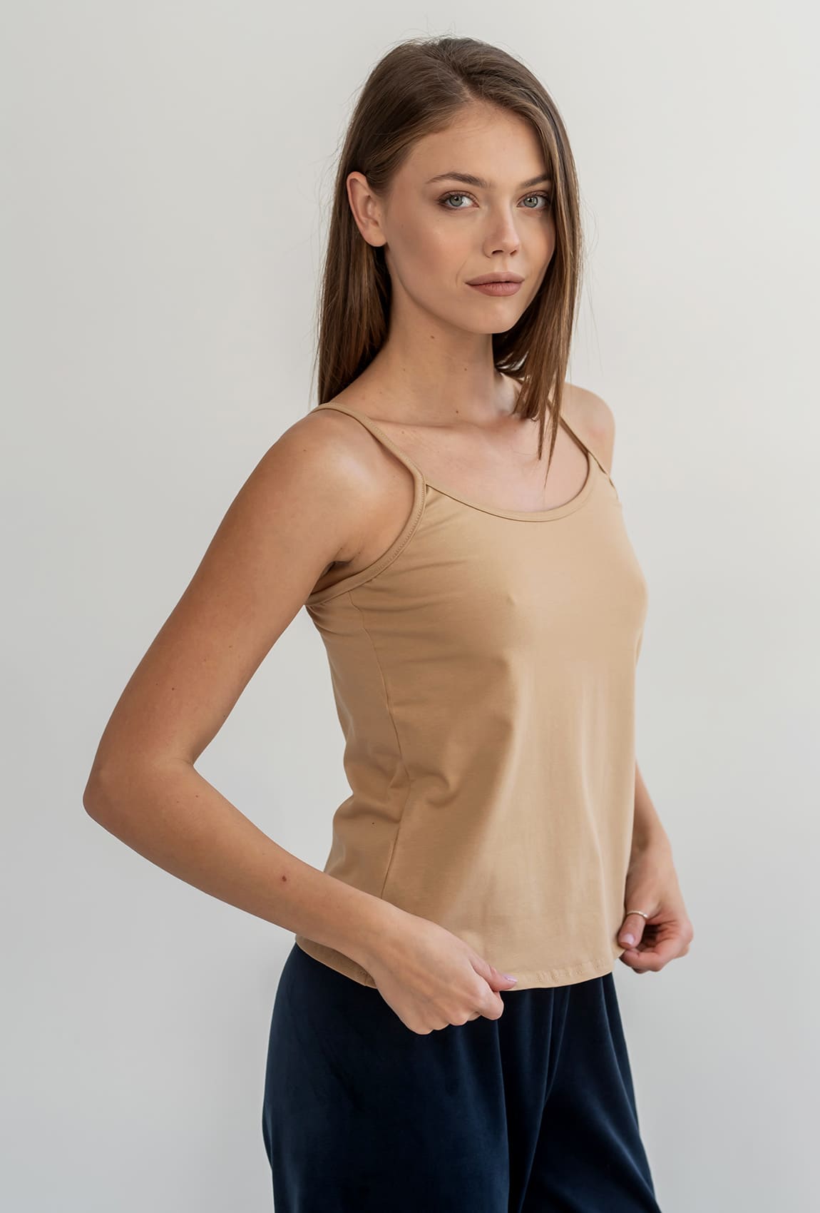 Бежевая майка на бретелях кулир — 620680. Maritel. Изображенние 1 Бежевая майка на бретелях кулир — 620680. Maritel. Изображенние 1