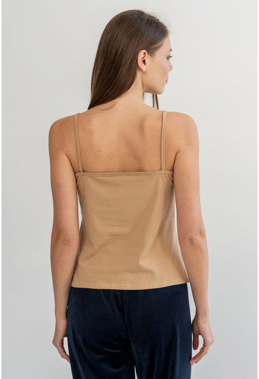 Бежевая майка на бретелях кулир — 620680. Maritel. Изображенние 2 Бежевая майка на бретелях кулир — 620680. Maritel. Изображенние 2