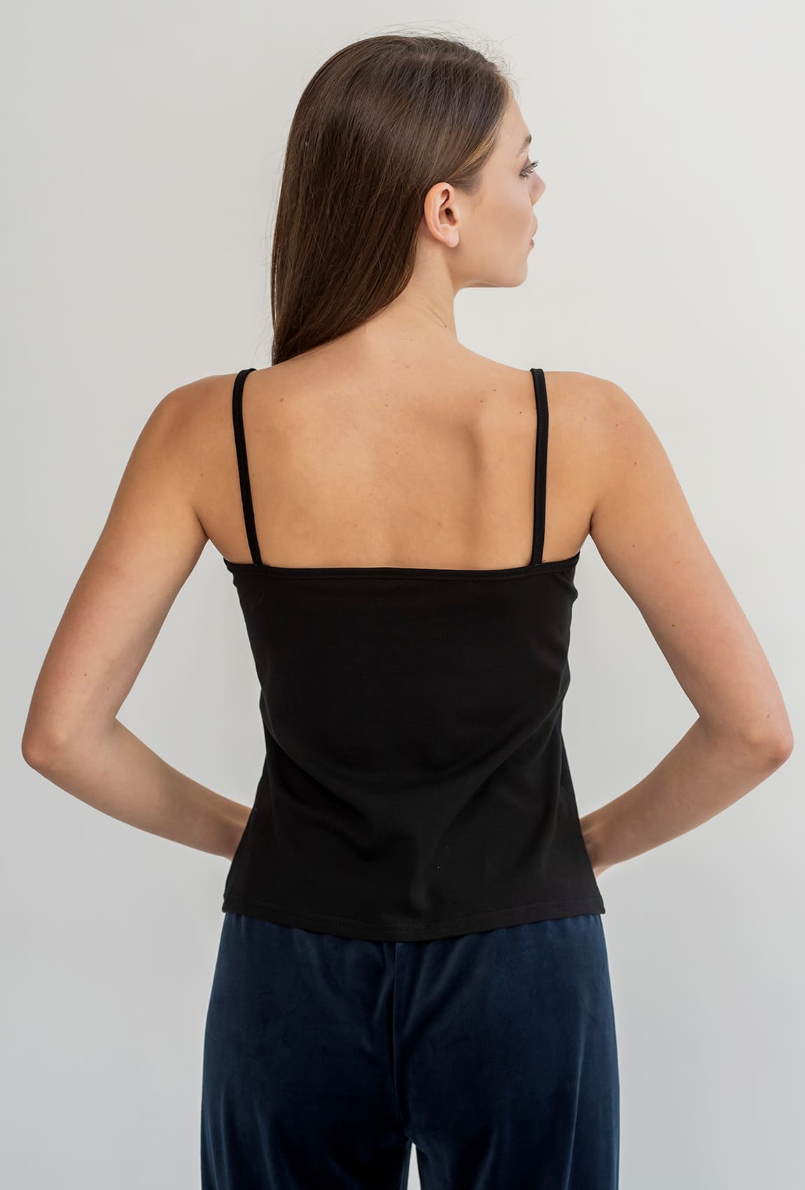 Черная майка на бретелях кулир — 822119. Maritel. Изображенние 2 Черная майка на бретелях кулир — 822119. Maritel. Изображенние 2