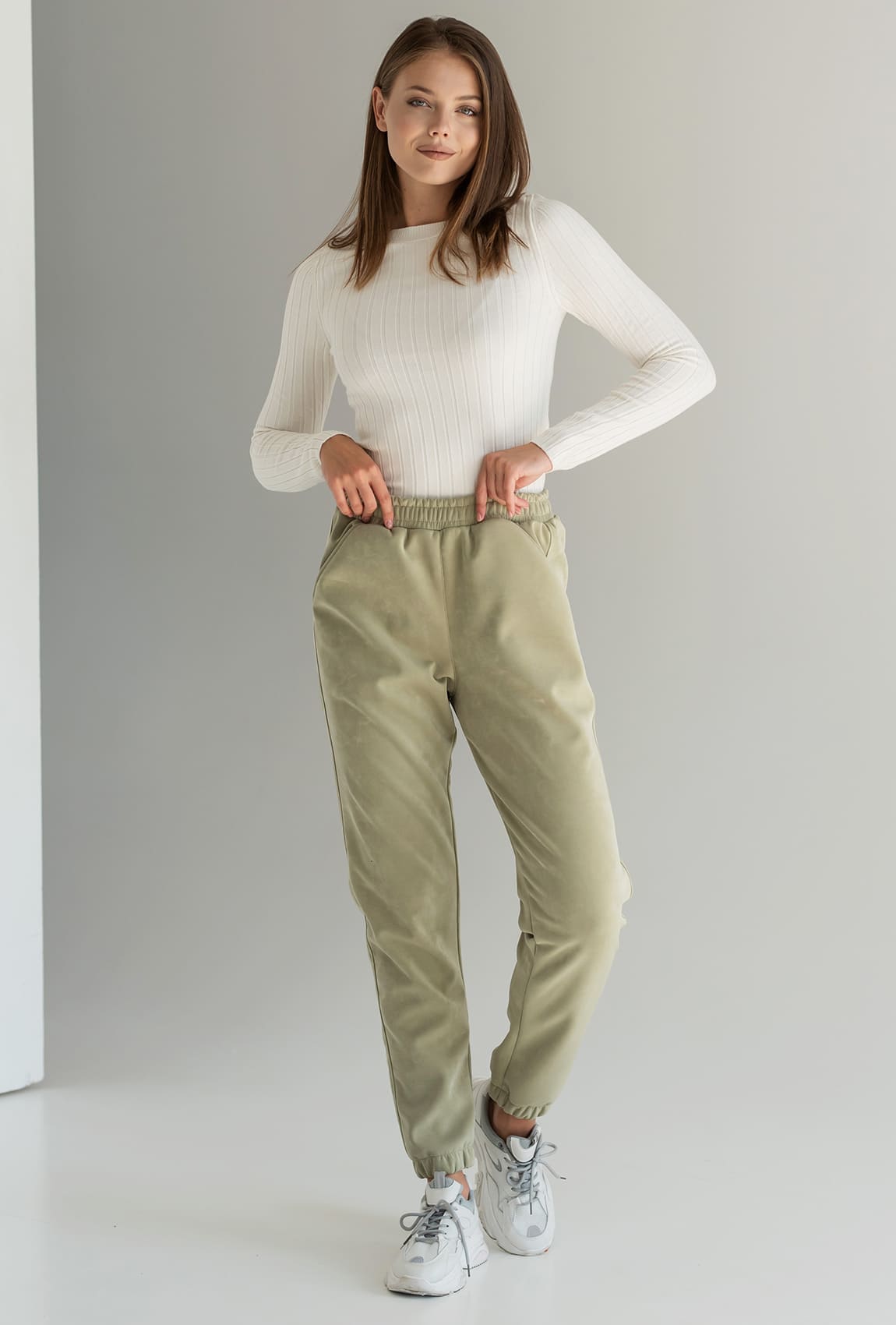 Оливковые штаны джогеры —  401932. Maritel Оливковые штаны джогеры —  401932. Maritel