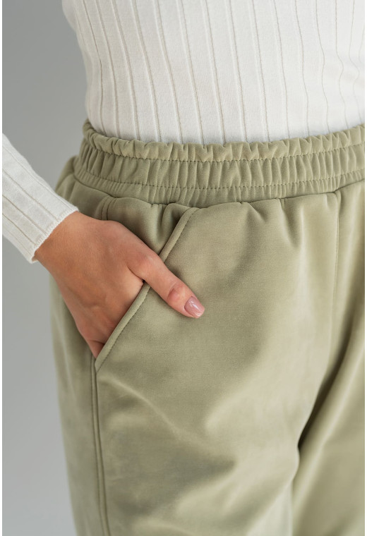 Оливковые штаны джогеры — 401932. Maritel. Изображенние 3 Оливковые штаны джогеры — 401932. Maritel. Изображенние 3