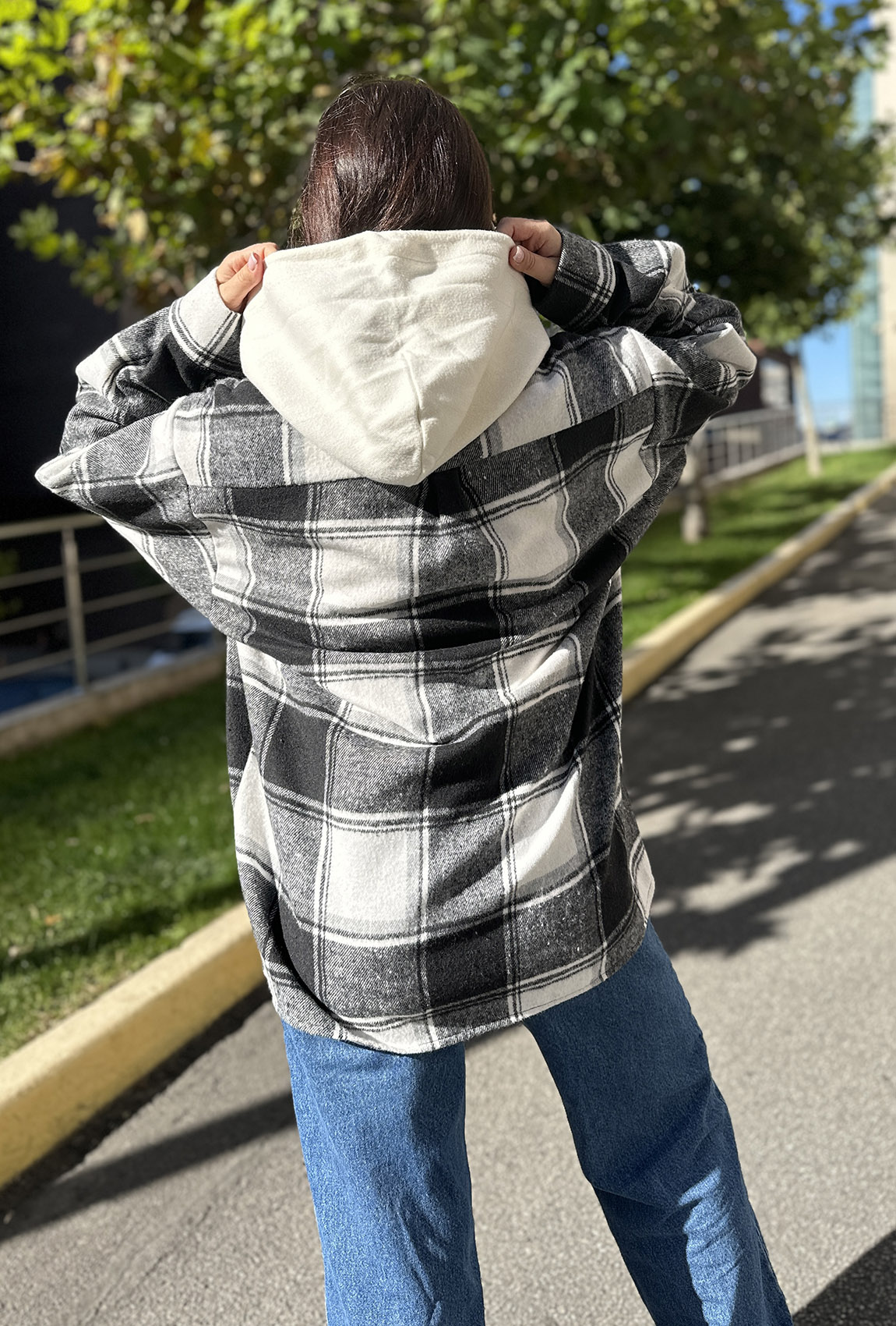 Серо-черная теплая рубашка в клеточку —  743710. Maritel. Изображенние 1